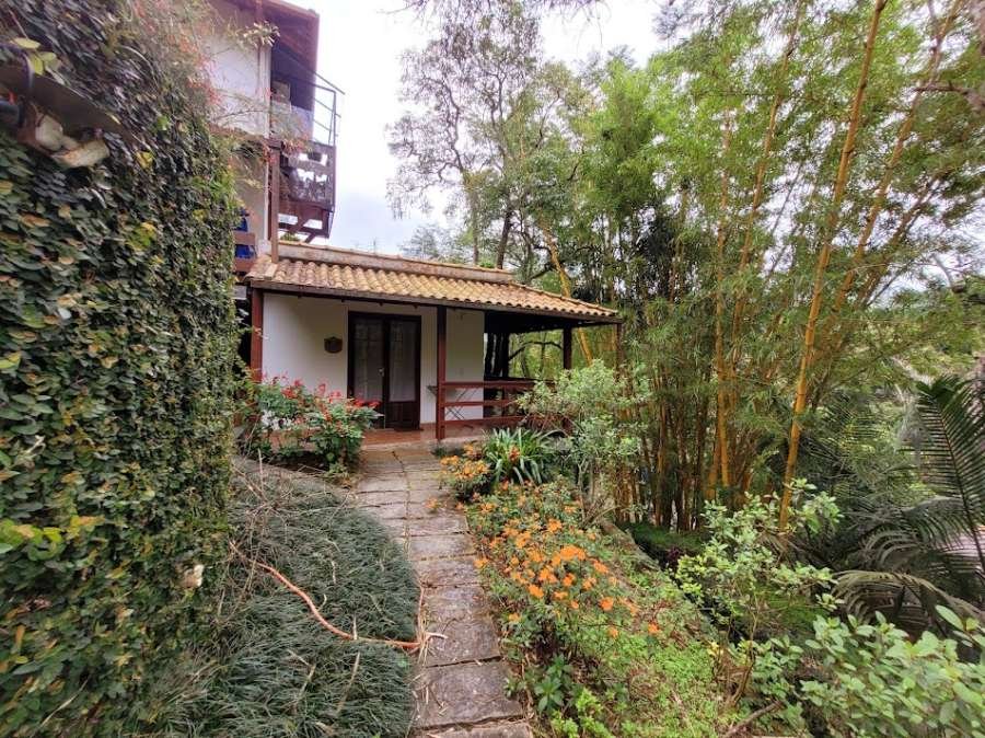 Casa com Quatro Suítes 