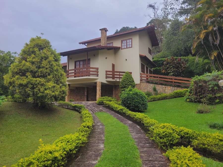 Linda Casa em Condomínio em Mury