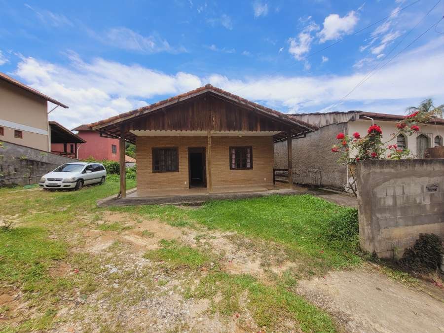 Casa Linear no Centro de São Pedro da Serra