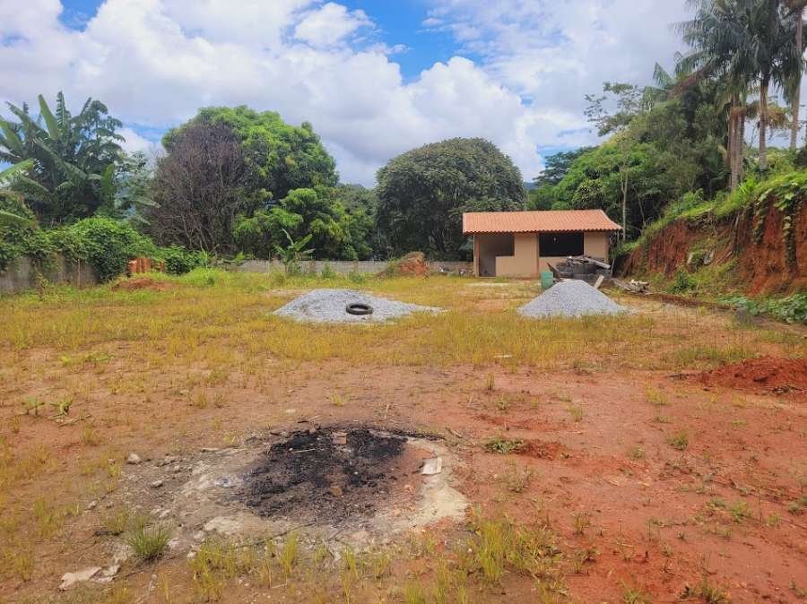 Chalé em Terreno com 900 m²