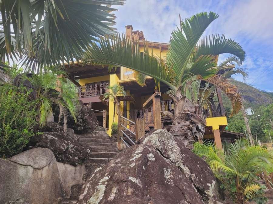 Belíssima casa próxima ao centro de Lumiar (Oportunidade)