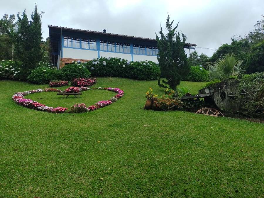 Belíssimo Sítio em Lumiar, com córrego cristalino em local reservado.