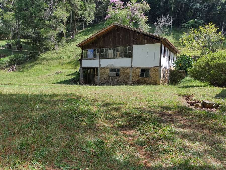 Sitio em Lumiar com córrego e nascente