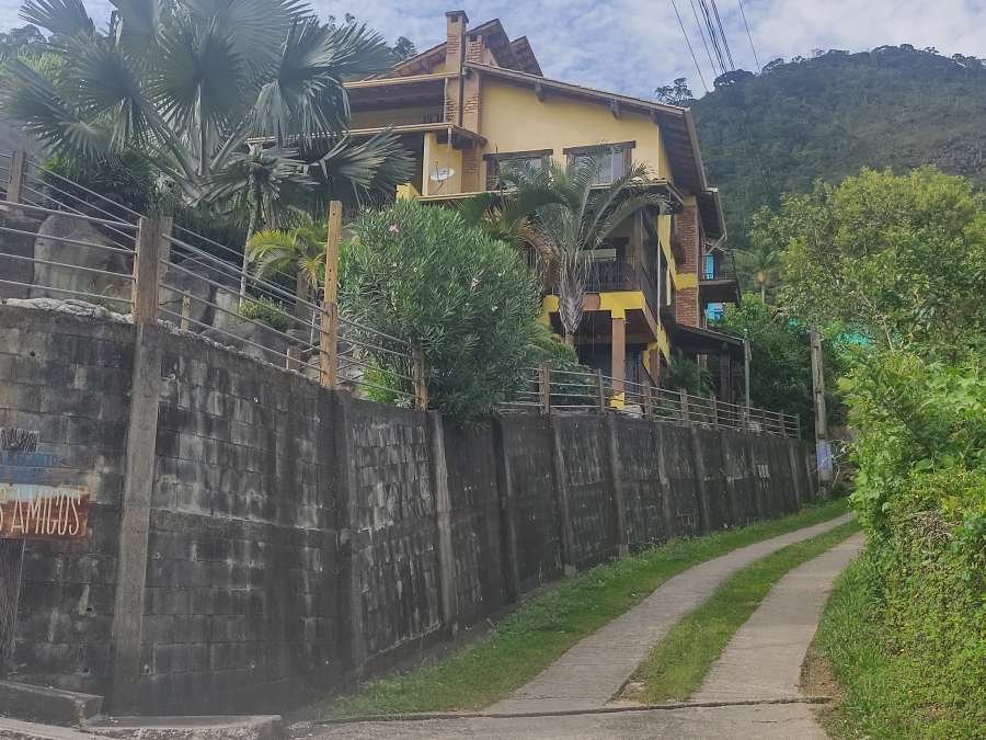 Belíssima casa próxima ao centro de Lumiar (Oportunidade)