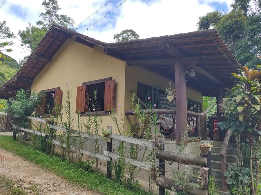 Casa com quintal em ótima localização de Lumiar